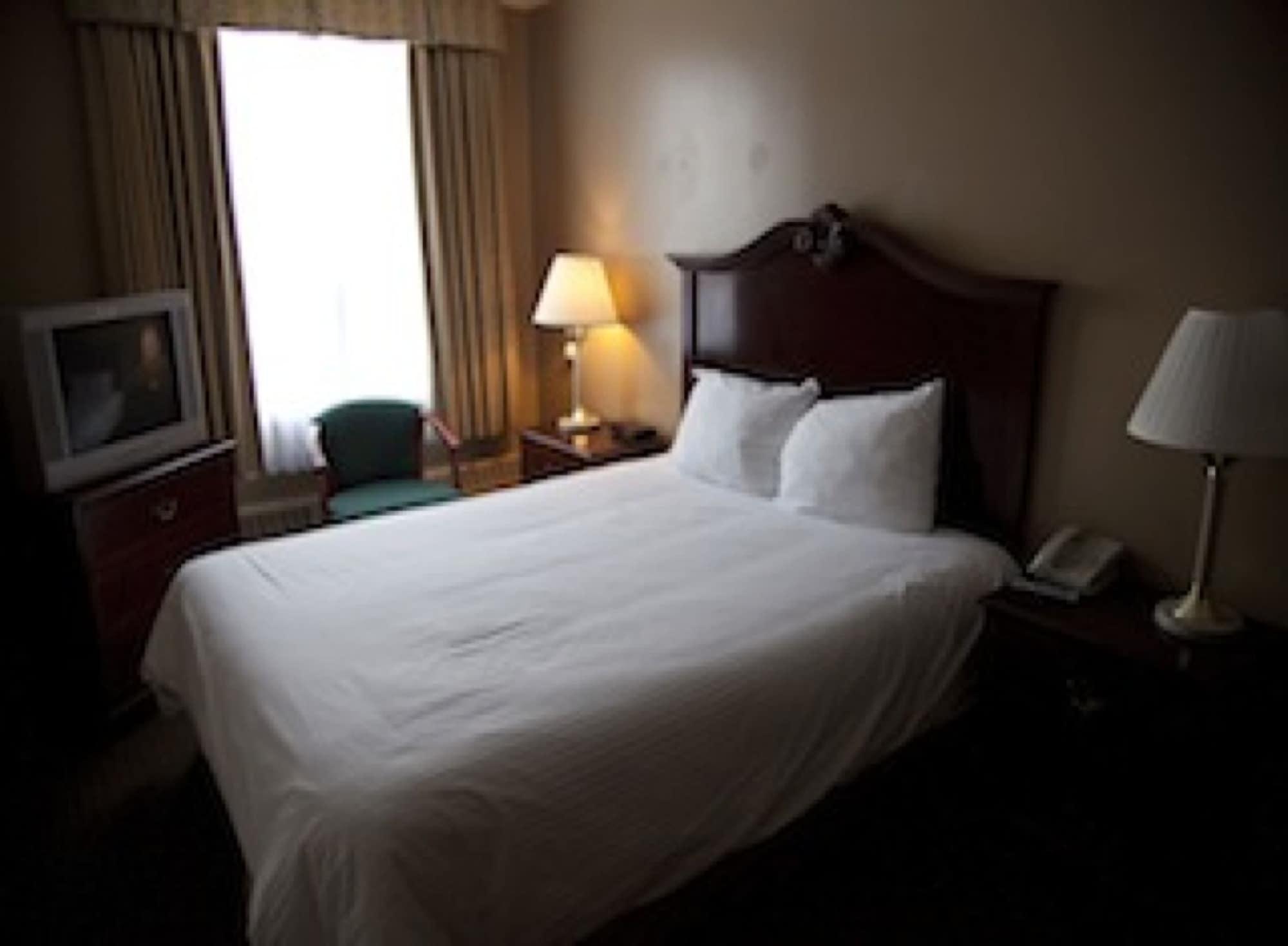 Hotel Senator Saskatoon Exterior photo