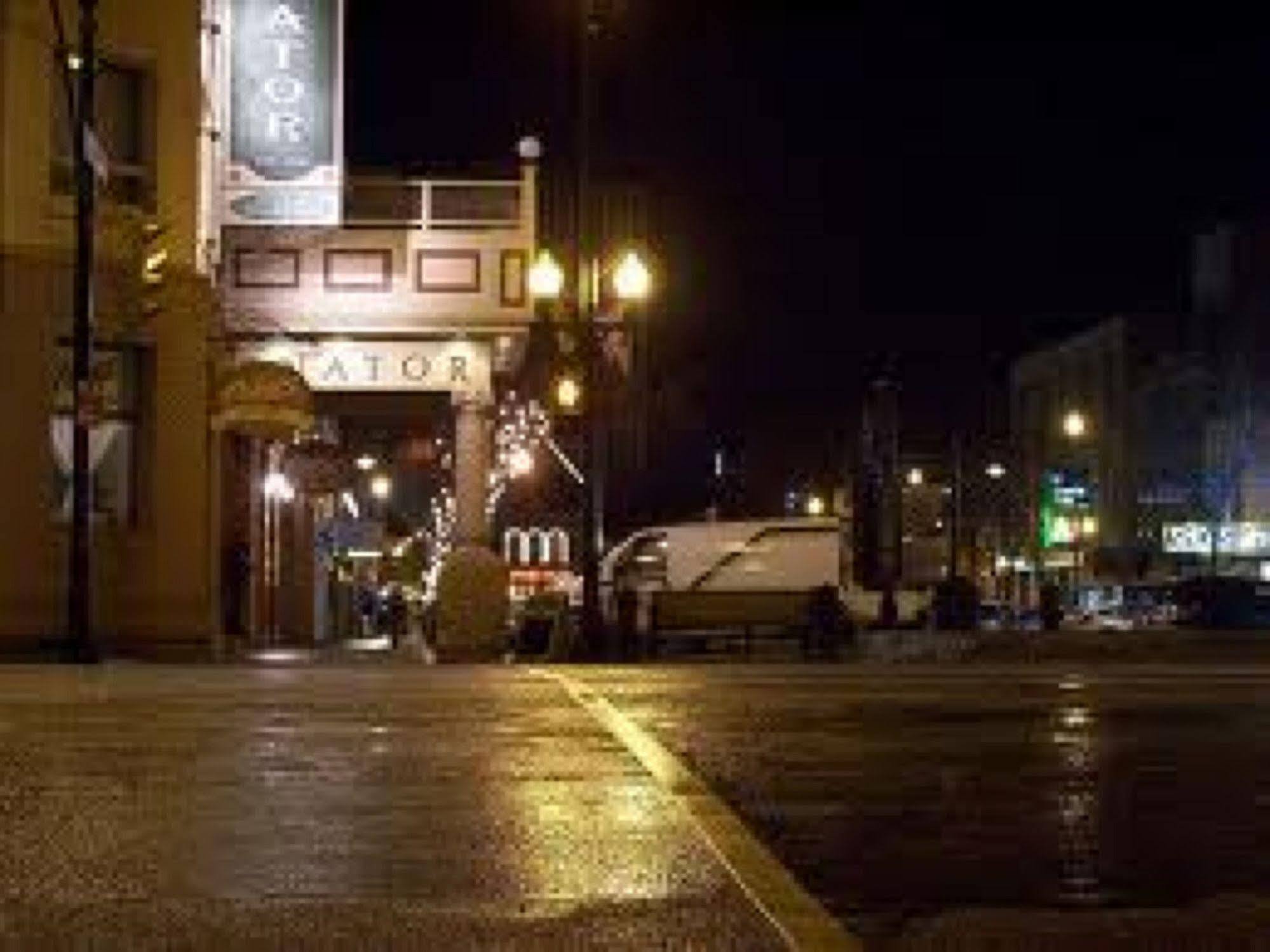 Hotel Senator Saskatoon Exterior photo